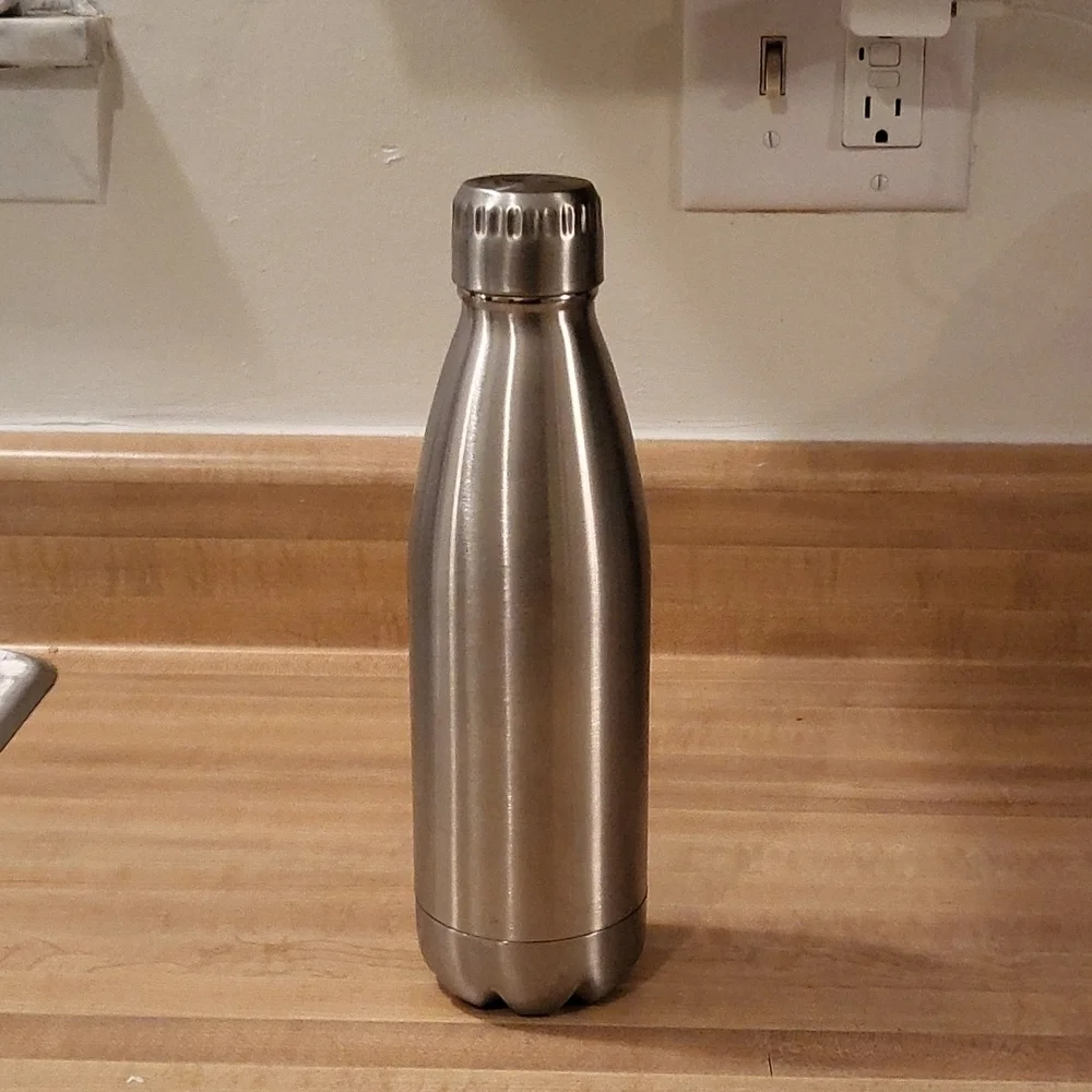 Stainless steel water bottle